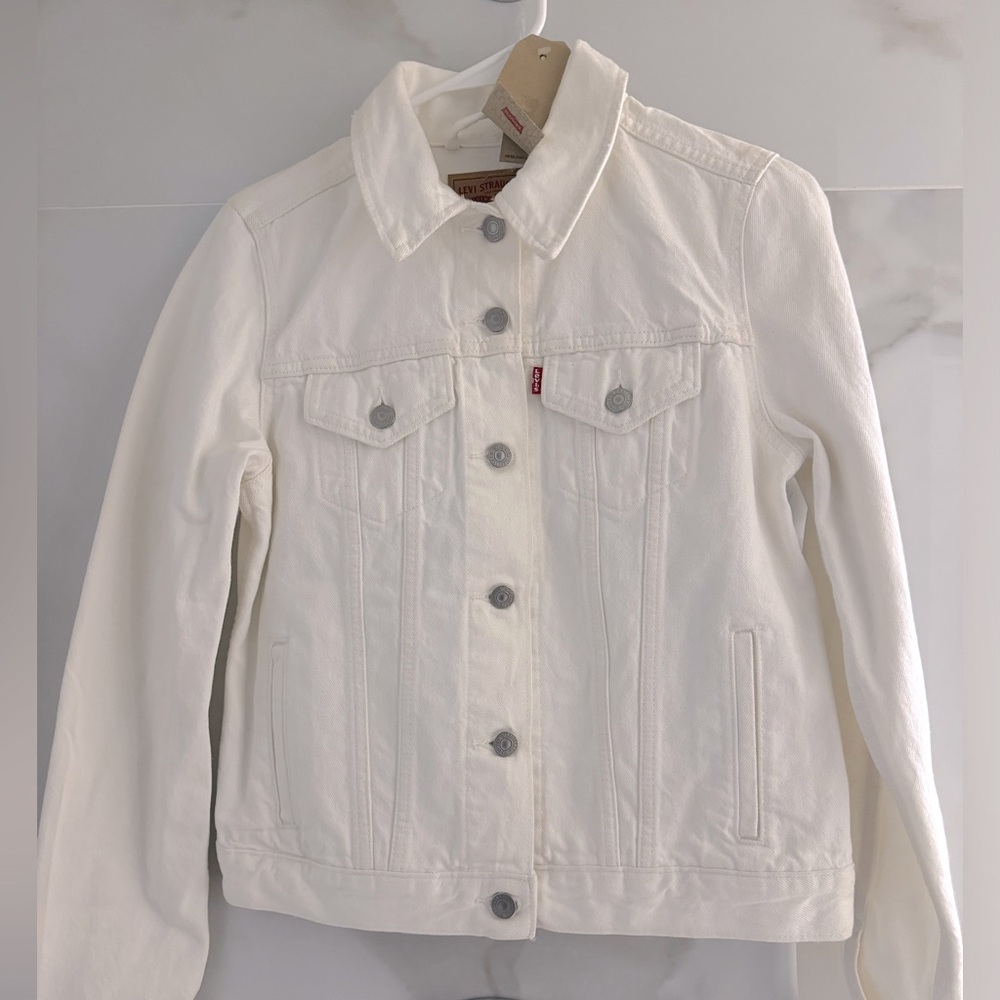 NEW LEVI’S ORIGINAL TRUCKER JACKET SIZE MEDIUM (NEW WITH TAGS)